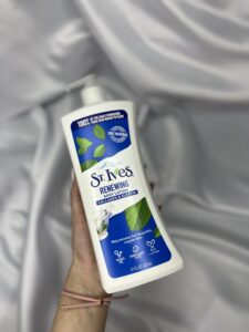 لوسیون بدن است.آیوز مدل Collagen & Elastin؛ جوانساز، مرطوب‌کننده و سفت‌کننده پوست