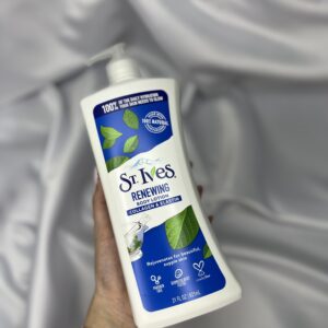 لوسیون بدن است.آیوز مدل Collagen & Elastin؛ جوانساز، مرطوب‌کننده و سفت‌کننده پوست