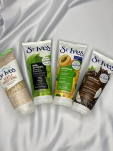 اسکراب و لایه‌بردار صورت St. Ives